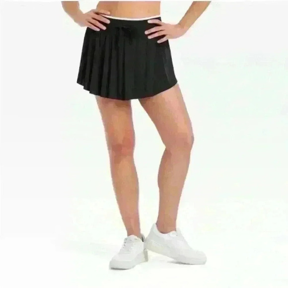 NWT All in Motion Black Knit Active Skort, From Target Size Small. MSRP $25 - Picture 1 of 9